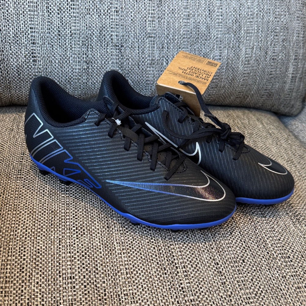Nike Jr Mercurial Vapor 15 club Black with Blue Accent Soccer cleats Size 5Y